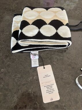 CAbi Roundabout Scarf - Black & Cream